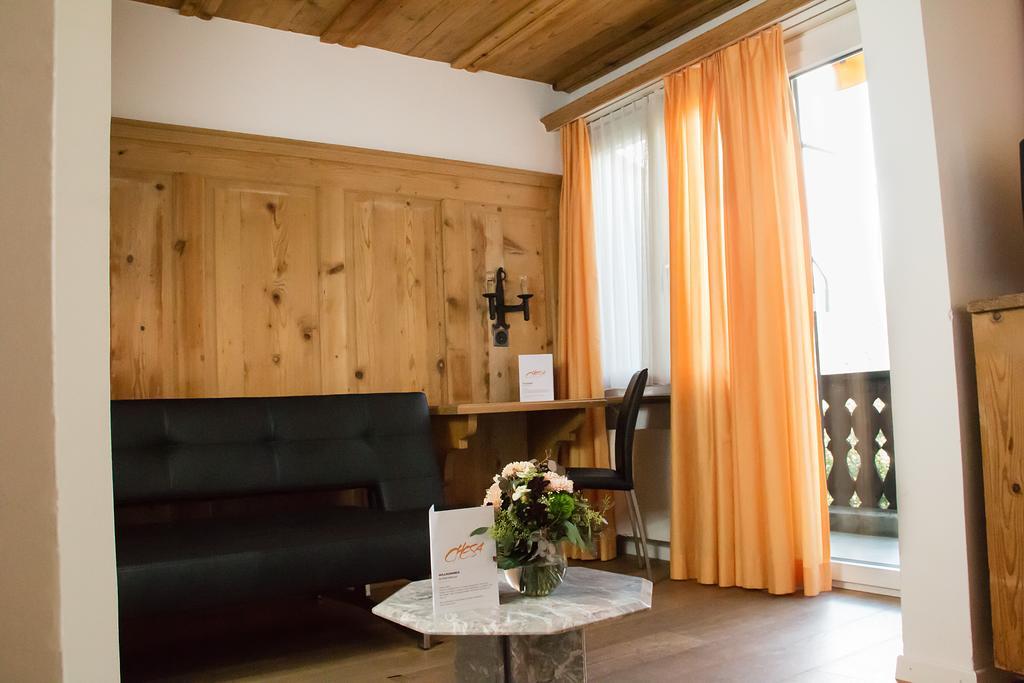Hotel Restaurant Chesa Φιλμς Εξωτερικό φωτογραφία
